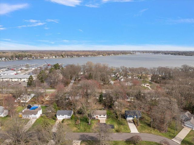 275 Bay Haven Avenue, Holland, MI 49424