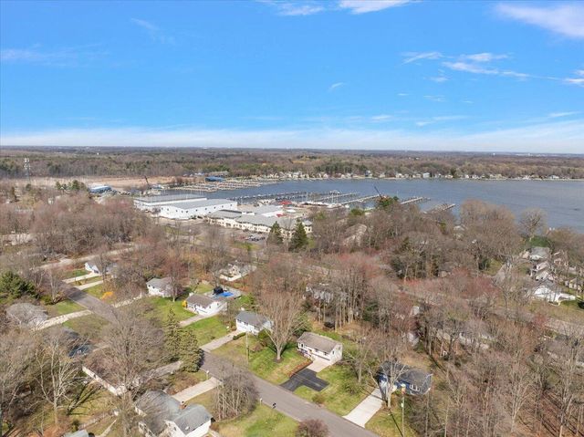 275 Bay Haven Avenue, Holland, MI 49424