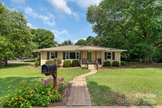 810 Lakeview Drive, Pineville, NC 28134