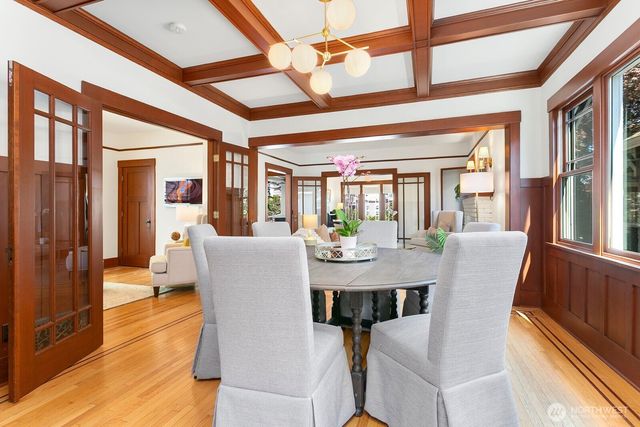 4329 5th Avenue NE, Seattle, WA 98105