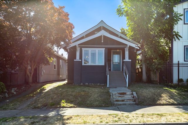 4329 5th Avenue NE, Seattle, WA 98105