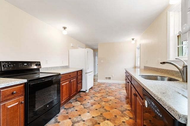 30 Amherst Rd, Marblehead, MA 01945