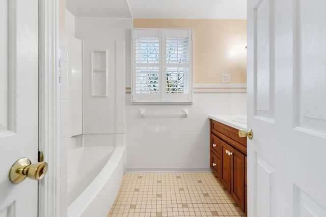 30 Amherst Rd, Marblehead, MA 01945