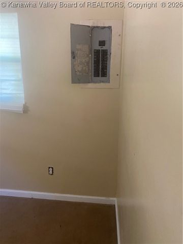 1979 Oakridge Road, Charleston, WV 25314