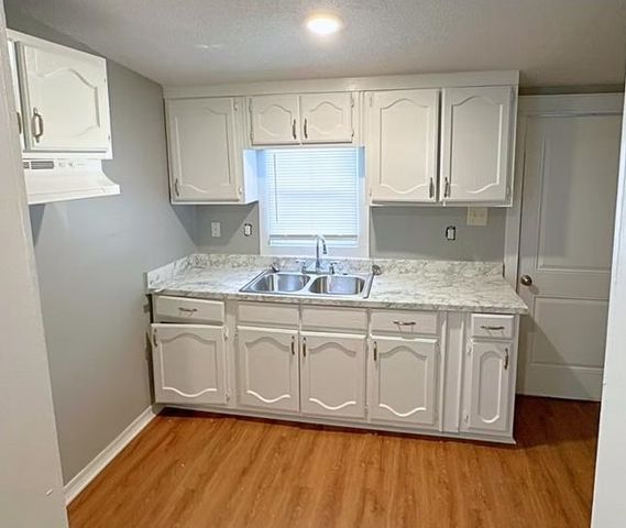 2410 HOLLYFORD RD, Memphis, TN 38114