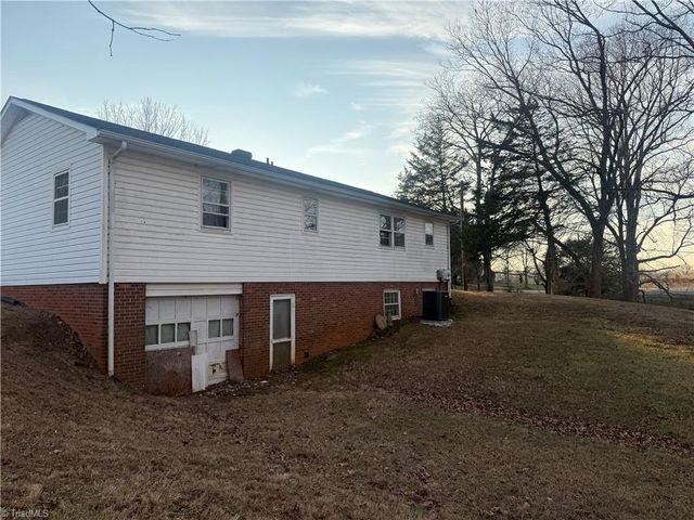 1264 W Dalton Road, King, NC 27021