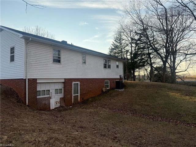 1264 W Dalton Road, King, NC 27021