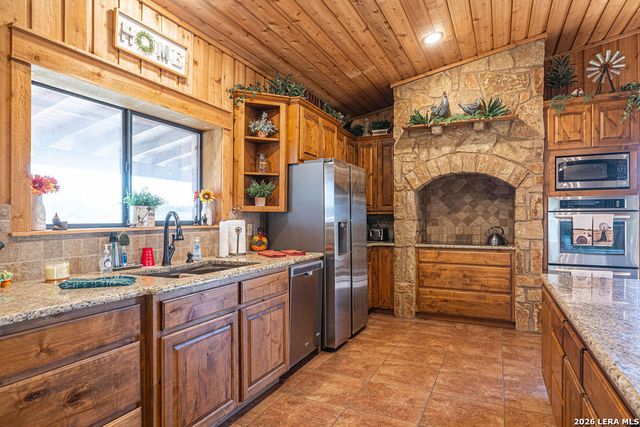 13633 US HIGHWAY 87 SOUTH, Adkins, TX 78101