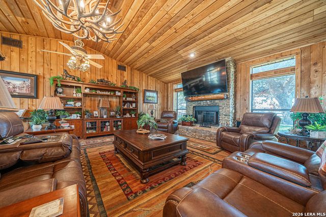 13633 US HIGHWAY 87 SOUTH, Adkins, TX 78101