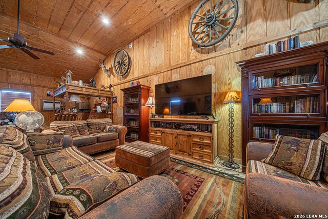 13633 US HIGHWAY 87 SOUTH, Adkins, TX 78101