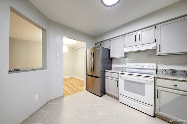 19143 Surrey Lane, Northville, MI 48167