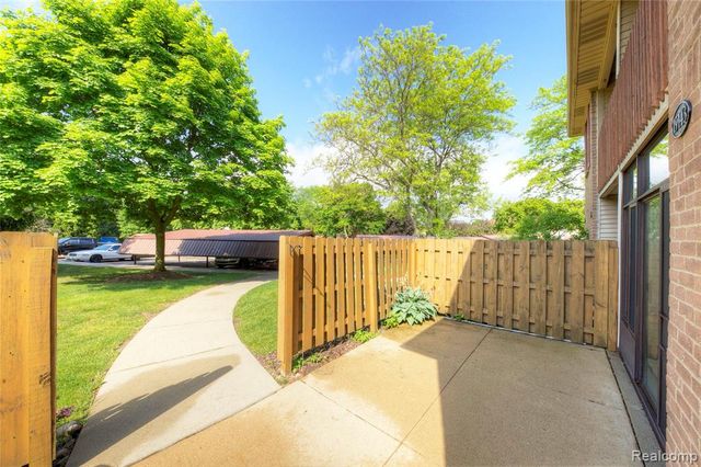 19143 Surrey Lane, Northville, MI 48167