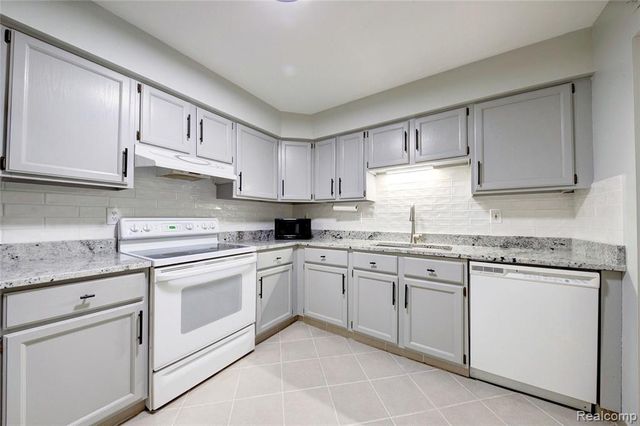 19143 Surrey Lane, Northville, MI 48167