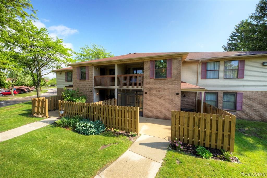 19143 Surrey Lane, Northville, MI 48167