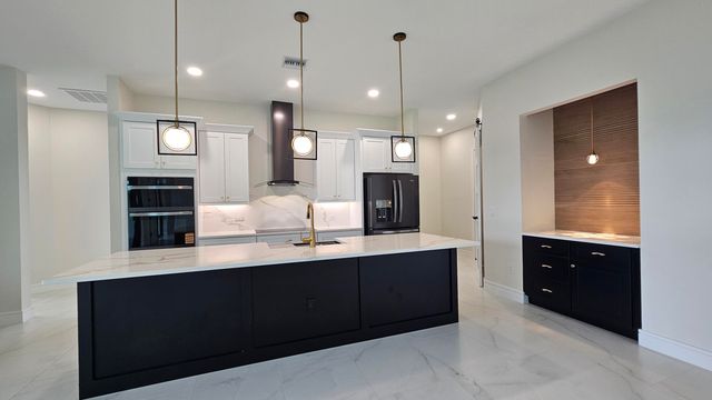 3410 NW 39th Lane, Cape Coral, FL 33993