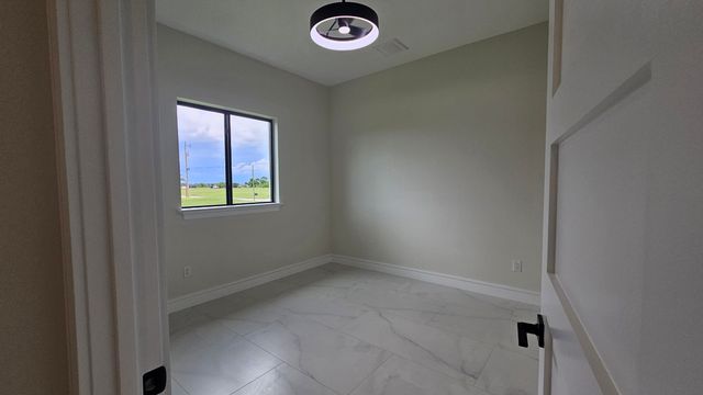 3410 NW 39th Lane, Cape Coral, FL 33993