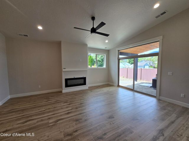 13944 N Rainier Loop, Rathdrum, ID 83858