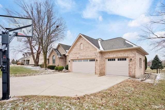 945 MEADOW RUN Court, Russiaville, IN 46979