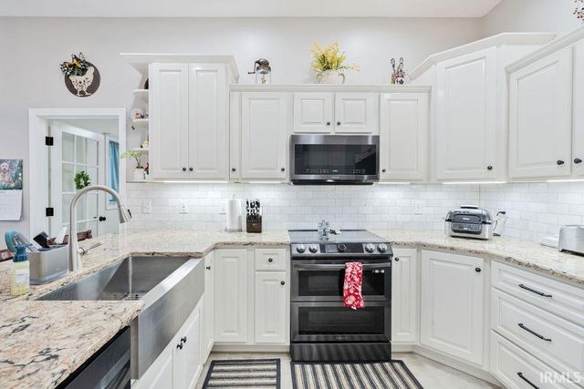 945 MEADOW RUN Court, Russiaville, IN 46979