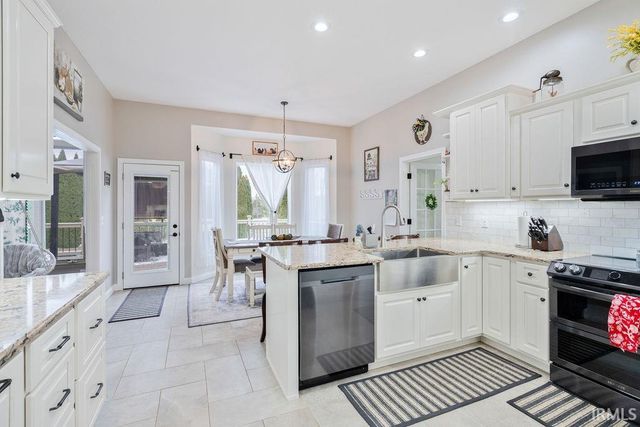 945 MEADOW RUN Court, Russiaville, IN 46979