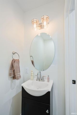 945 MEADOW RUN Court, Russiaville, IN 46979