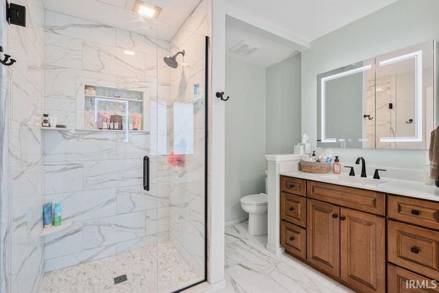 945 MEADOW RUN Court, Russiaville, IN 46979