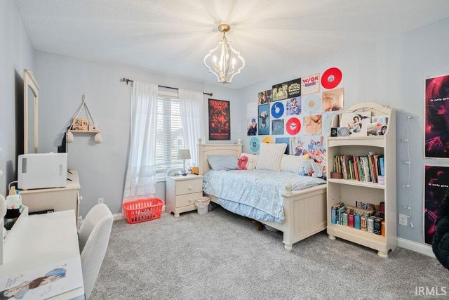 945 MEADOW RUN Court, Russiaville, IN 46979