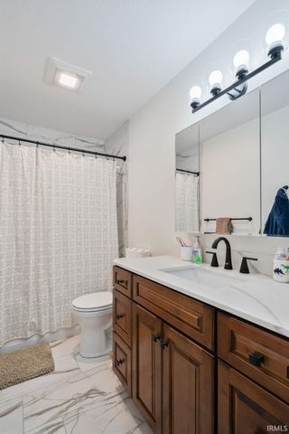 945 MEADOW RUN Court, Russiaville, IN 46979