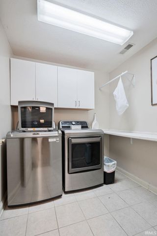 945 MEADOW RUN Court, Russiaville, IN 46979