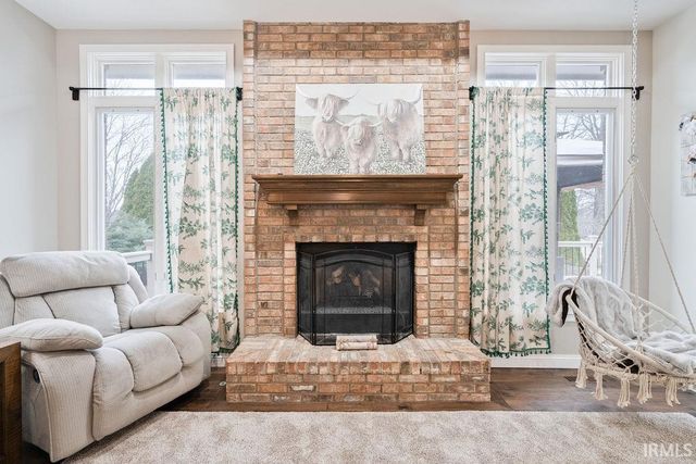 945 MEADOW RUN Court, Russiaville, IN 46979