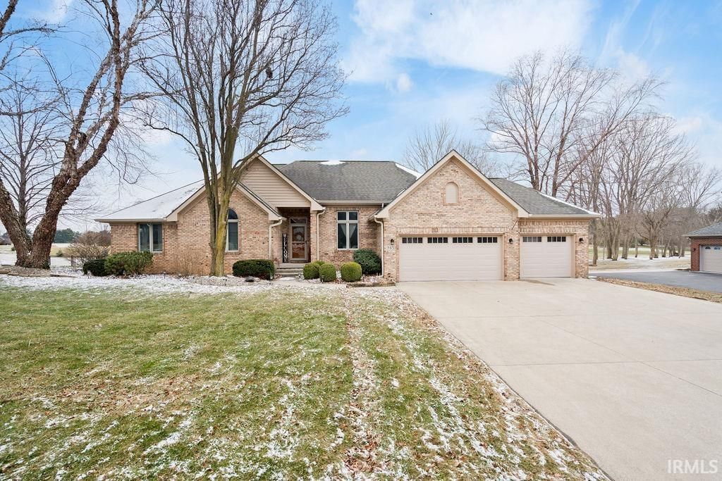 945 MEADOW RUN Court, Russiaville, IN 46979