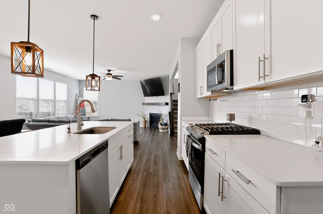 2447 S Copperstone Drive, New Palestine, IN 46163