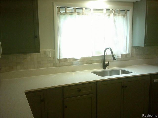 105 N Corbin Street, Holly, MI 48442