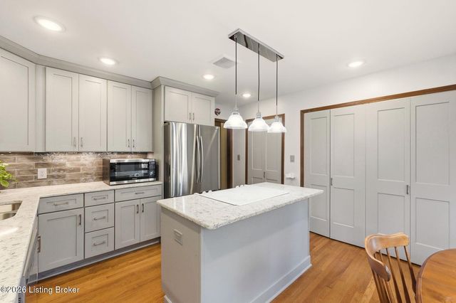 1703 Timber Trace, Louisville, KY 40214