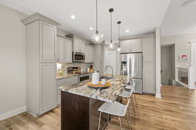 16238 Walnut Meadows Court, Urbandale, IA 50323