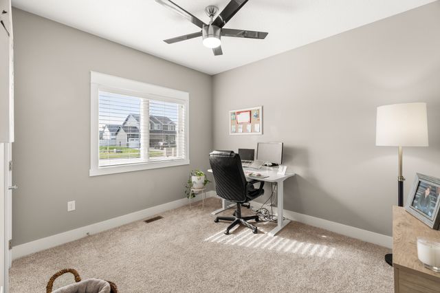 16238 Walnut Meadows Court, Urbandale, IA 50323