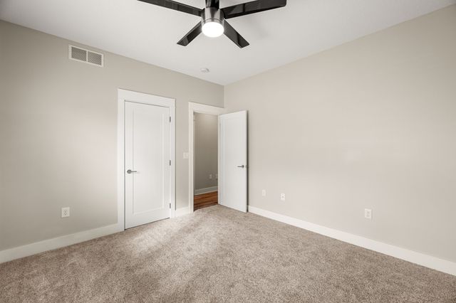 16238 Walnut Meadows Court, Urbandale, IA 50323