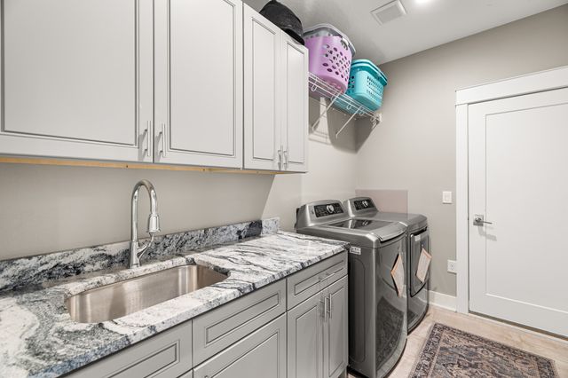 16238 Walnut Meadows Court, Urbandale, IA 50323