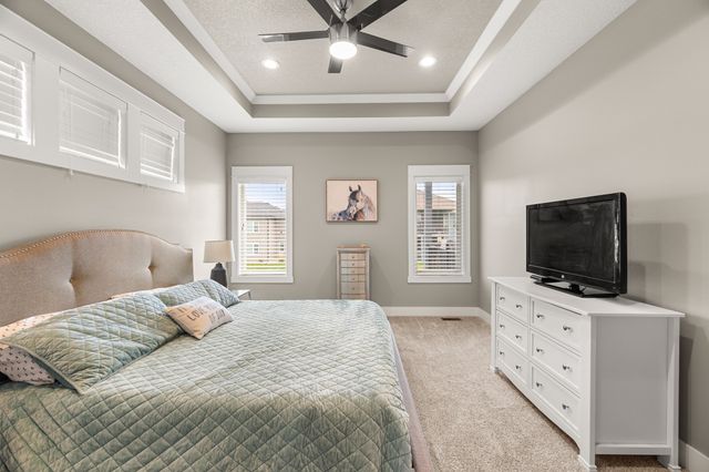 16238 Walnut Meadows Court, Urbandale, IA 50323
