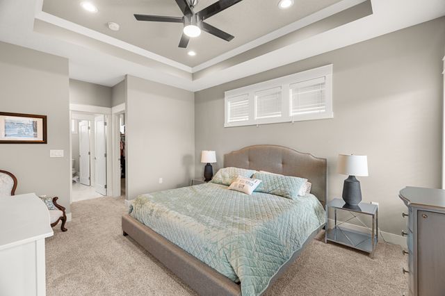 16238 Walnut Meadows Court, Urbandale, IA 50323