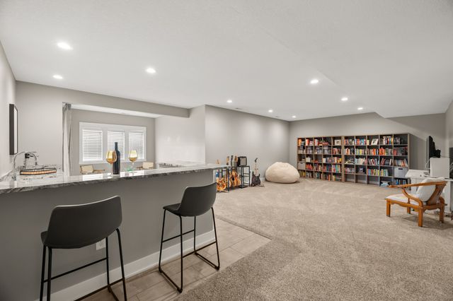 16238 Walnut Meadows Court, Urbandale, IA 50323