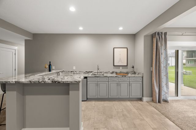 16238 Walnut Meadows Court, Urbandale, IA 50323