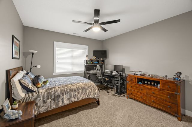 16238 Walnut Meadows Court, Urbandale, IA 50323
