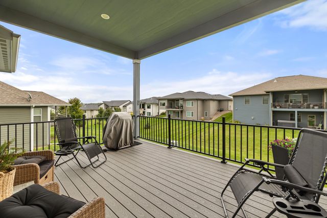 16238 Walnut Meadows Court, Urbandale, IA 50323