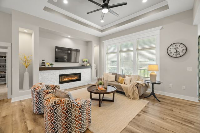 16238 Walnut Meadows Court, Urbandale, IA 50323