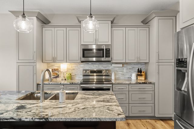 16238 Walnut Meadows Court, Urbandale, IA 50323