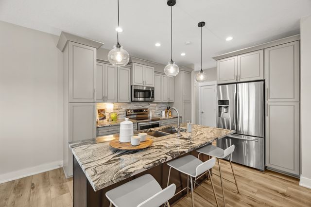 16238 Walnut Meadows Court, Urbandale, IA 50323