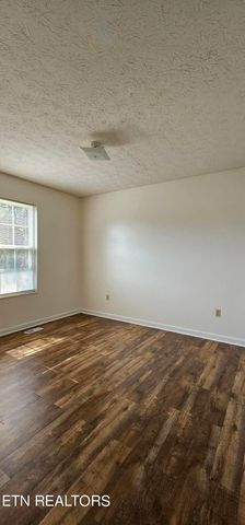 274 W Newcomen St, Alcoa, TN 37701