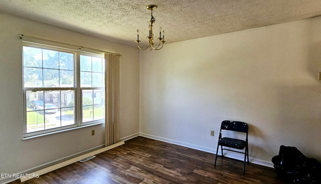 274 W Newcomen St, Alcoa, TN 37701