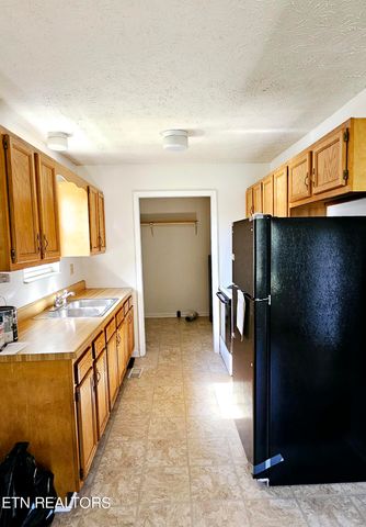 274 W Newcomen St, Alcoa, TN 37701